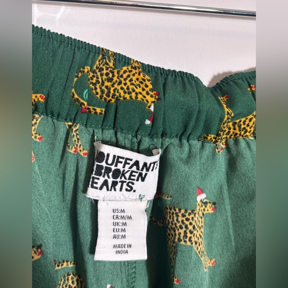 Bouffants & Broken Hearts Green Cheetah Print Christmas Pajama Pants Size Medium - Picture 5 of 5